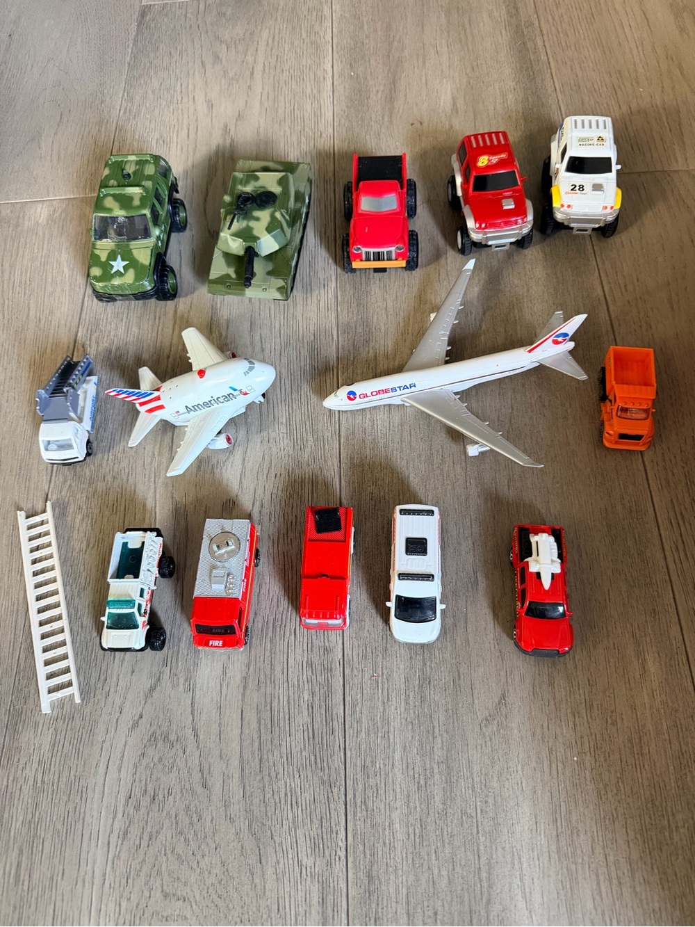 Bundle of 18 Toy Airliner with Assorted Rescue & Military Vehicle Cars - Picture 3 of 11